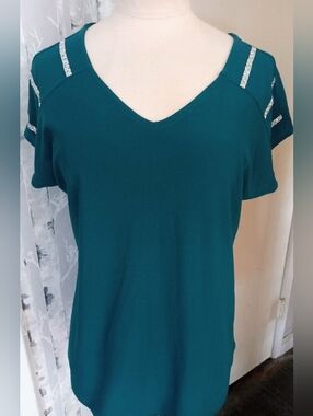 Love Scarlett Emerald Green V-Neck Crystal Sleeves Loose Fitting Top Size S EUC